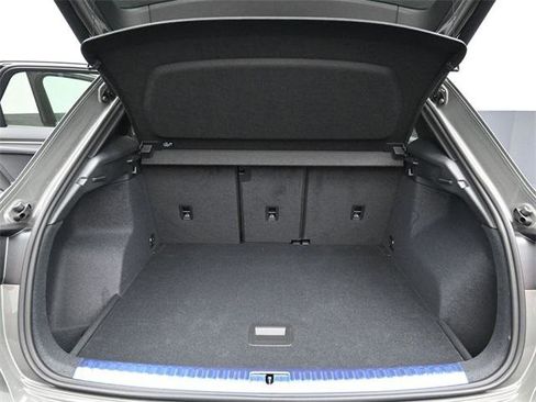 New 2025 Audi Q3 2.0T Premium image 12