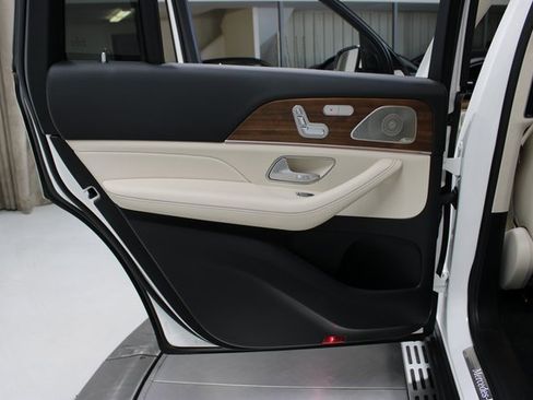 Used 2022 Mercedes-Benz GLS 580 4MATIC image 40