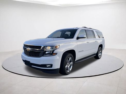 Used 2020 Chevrolet Suburban LT image 3