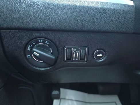 Used 2019 Chrysler 300 Touring w/ Quick Order Package 2EF RWD image 28