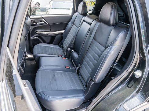 Used 2024 Mitsubishi Outlander FWD image 16