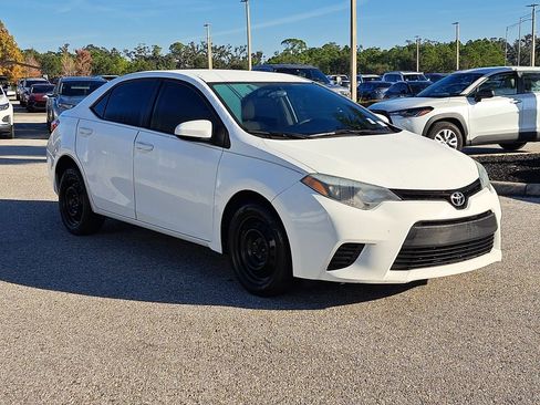 Used 2014 Toyota Corolla LE image 2
