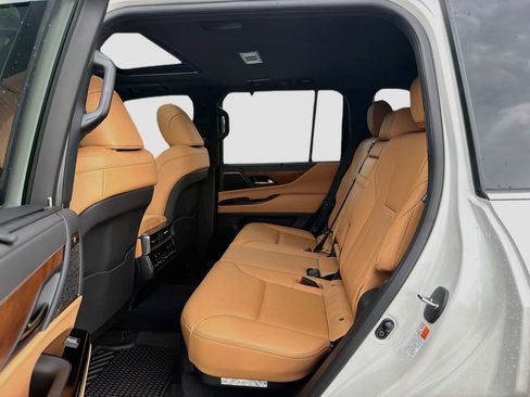 Used 2026 Lexus LX 600 4WD w/ Luxury Package image 23