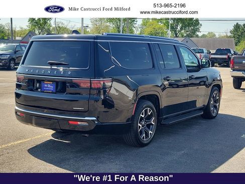 Used 2024 Jeep Wagoneer L Series III w/ Flexible Seating Group AWD/4WD image 5