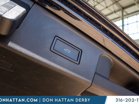 Used 2025 Volkswagen Atlas SE image 30