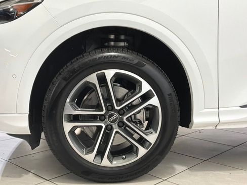 Used 2025 Audi Q5 Premium w/ Convenience Package image 17