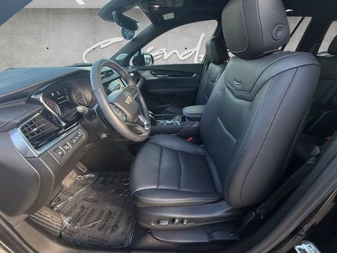 Used 2024 Cadillac XT6 Premium Luxury w/ Technology Package FWD image 19
