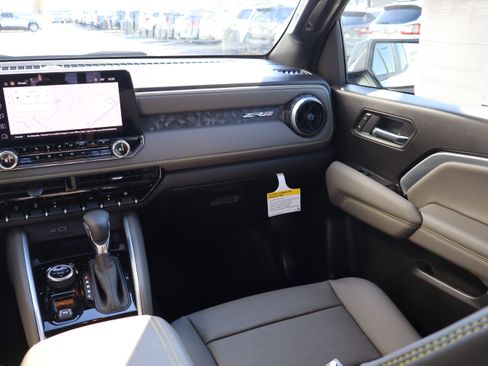 Used 2026 Chevrolet Colorado ZR2 image 16