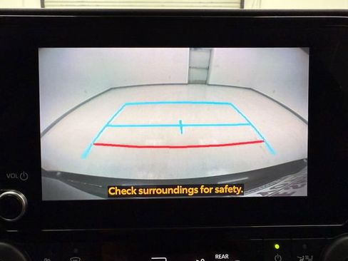 Used 2023 Toyota Highlander XLE FWD image 21