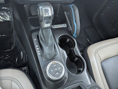 Used 2023 Ford Bronco Wildtrak image 27