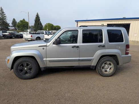 Used 2008 Jeep Liberty Sport w/ Popular Equipment Group AWD/4WD image 13