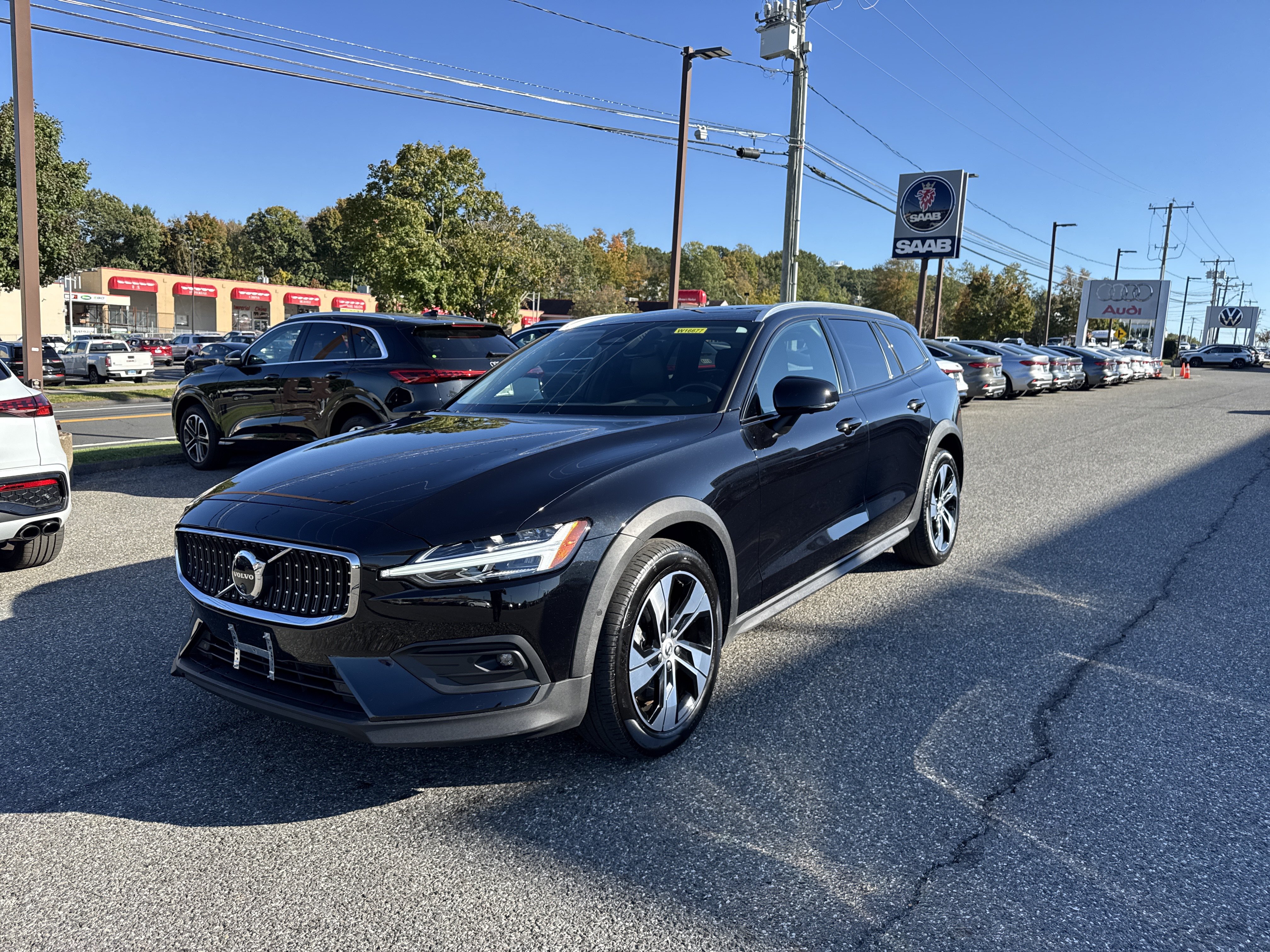 Used 2025 Volvo V60 B5 Cross Country Plus AWD/4WD image 4