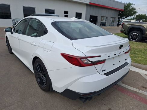 Used 2025 Toyota Camry SE w/ Convenience Package image 4