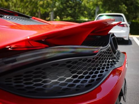 Used 2027 McLaren 750S Spider RWD image 23