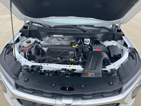 Used 2025 Chevrolet Trax LT w/ LT Convenience Package image 35