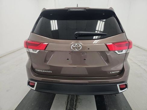 Used 2019 Toyota Highlander Limited FWD image 4