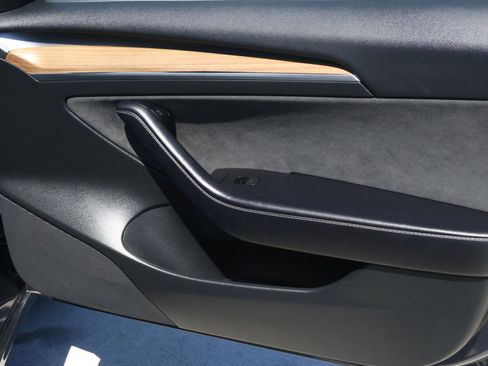 Used 2023 Tesla Model 3 Standard Range image 15