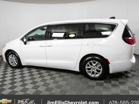 Used 2024 Chrysler Pacifica Touring-L FWD image 27