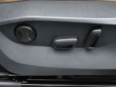 Used 2022 Volkswagen Tiguan SE R-Line image 10