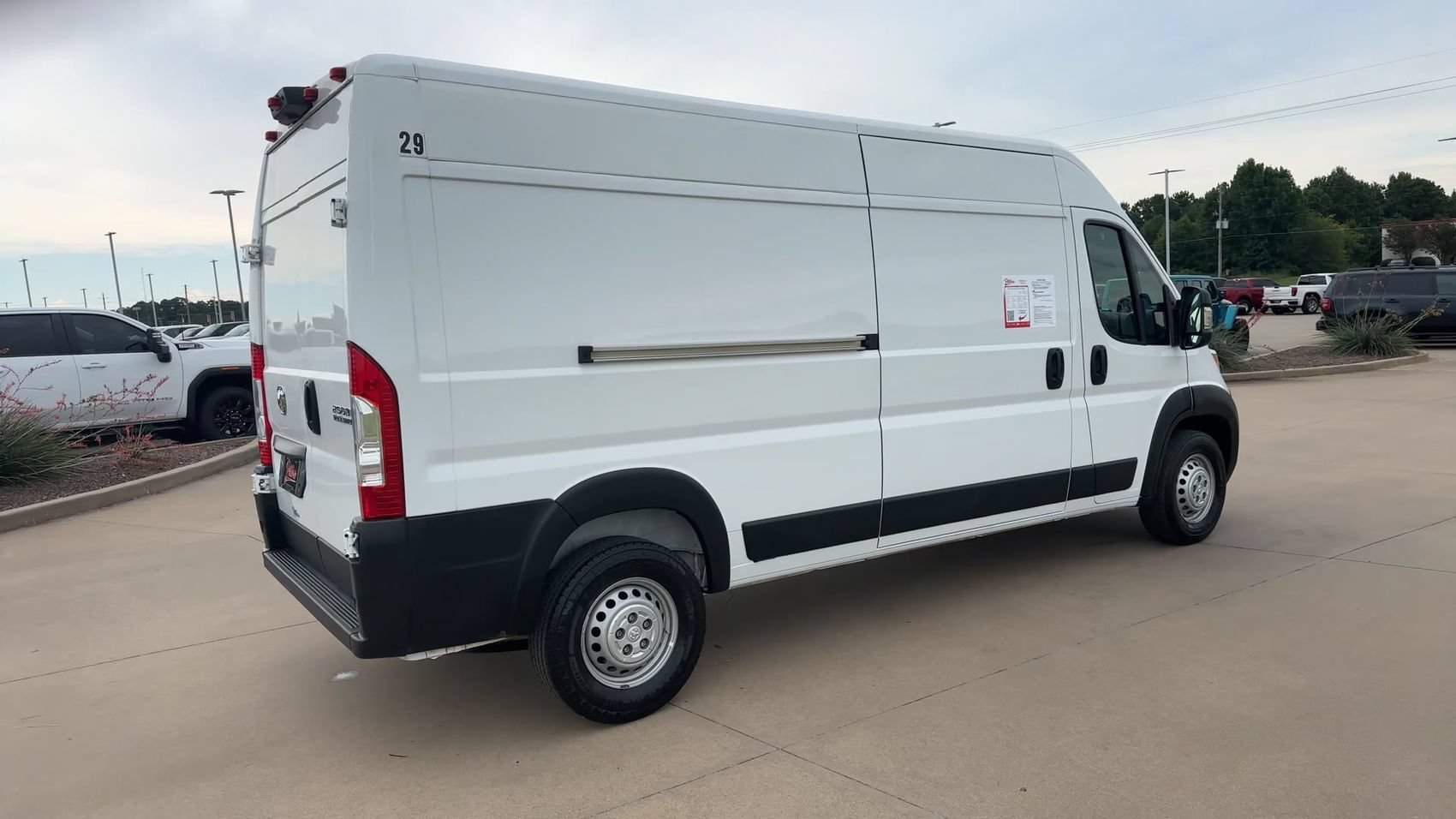 Used 2025 RAM ProMaster 2500 w/ Convenience Group FWD image 9