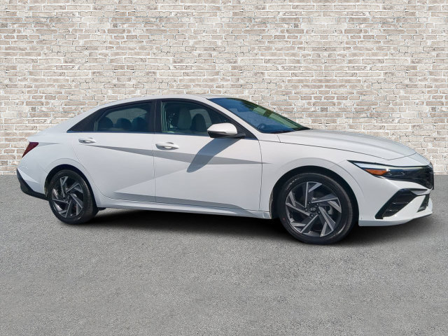 Used 2025 Hyundai Elantra Limited FWD image 1