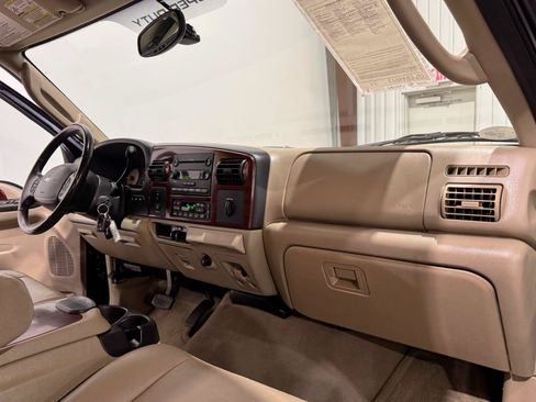 Used 2005 Ford F350 Lariat RWD image 10
