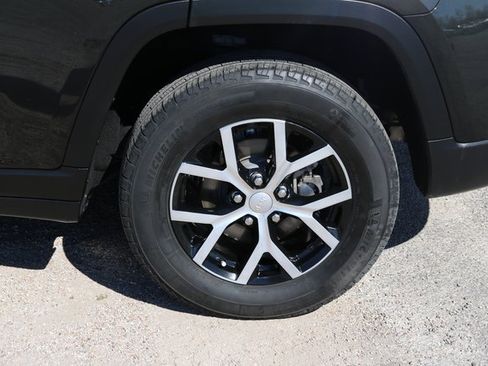 Used 2024 Jeep Grand Cherokee Limited image 9