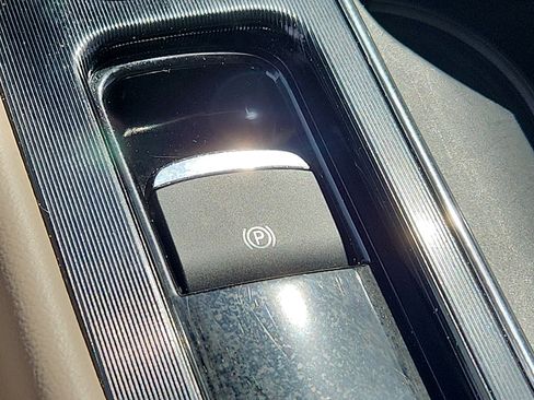 Used 2022 Lincoln Corsair AWD w/ Premium Package image 25