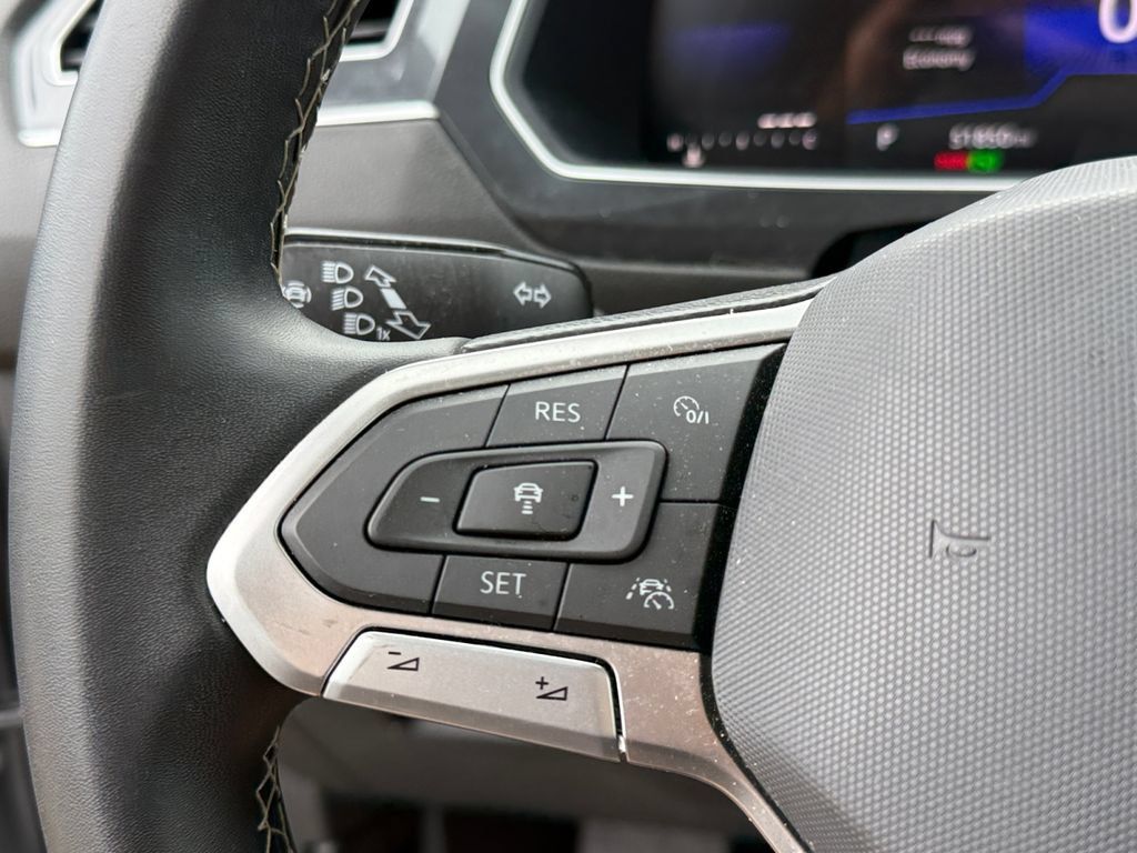 Used 2023 Volkswagen Tiguan SE AWD/4WD image 15