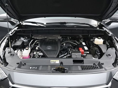 Used 2023 Toyota Highlander L FWD image 36