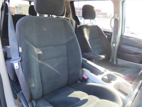 Used 2016 Dodge Grand Caravan SXT image 38
