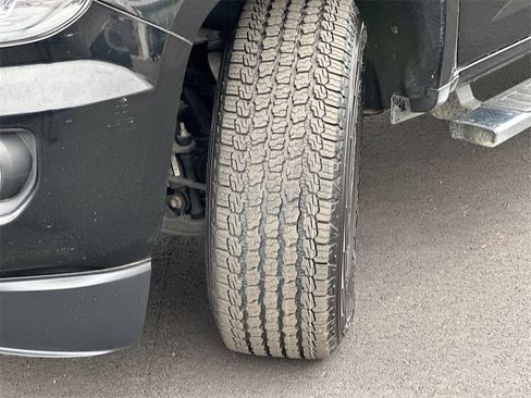 Used 2018 GMC Canyon SLT image 25