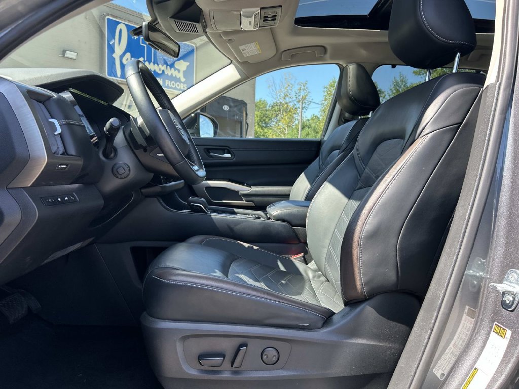 Certified 2023 Nissan Pathfinder Platinum w/ Cargo Package AWD/4WD image 16
