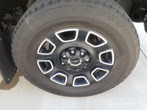 Used 2024 Ford F350 Platinum w/ FX4 Off-Road Package AWD/4WD image 22