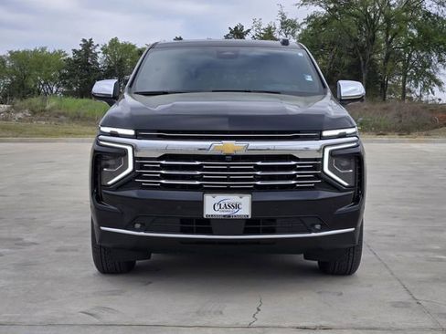 Used 2025 Chevrolet Suburban Premier RWD image 3
