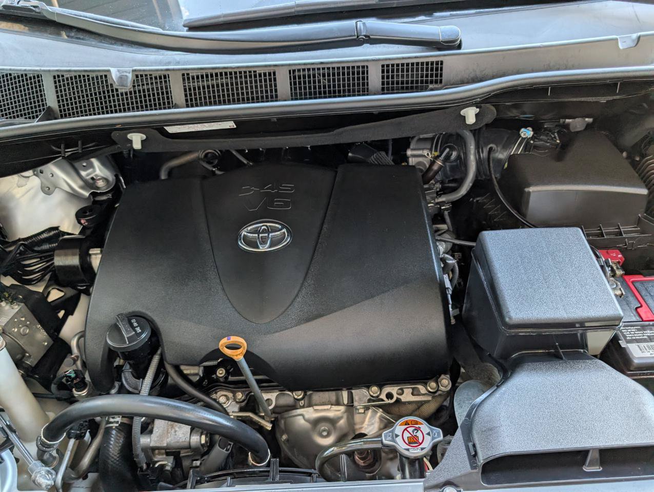 Used 2018 Toyota Sienna SE FWD image 24