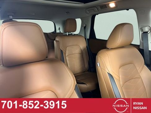 New 2025 Nissan Pathfinder Platinum image 41