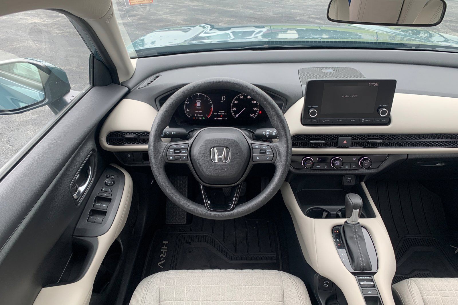 Used 2025 Honda HR-V LX image 18