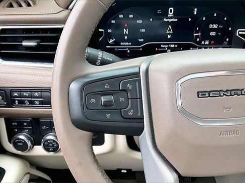 Used 2023 GMC Yukon Denali image 11