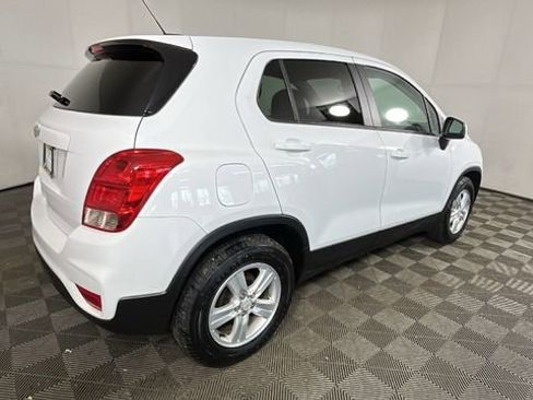 Used 2020 Chevrolet Trax LS w/ Tint and Cruise Package FWD image 3