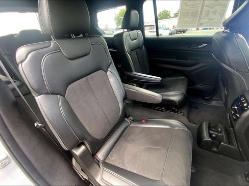 Certified 2025 Jeep Grand Cherokee L Altitude AWD/4WD image 19