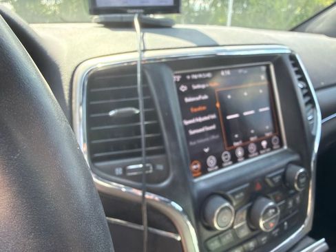 Used 2018 Jeep Grand Cherokee Limited w/ Trailer Tow Group IV AWD/4WD image 11