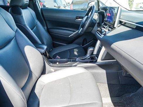 Used 2024 Toyota Corolla Cross XLE w/ Convenience Package FWD image 18