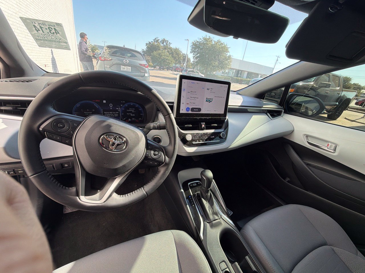 Used 2025 Toyota Corolla SE FWD image 13
