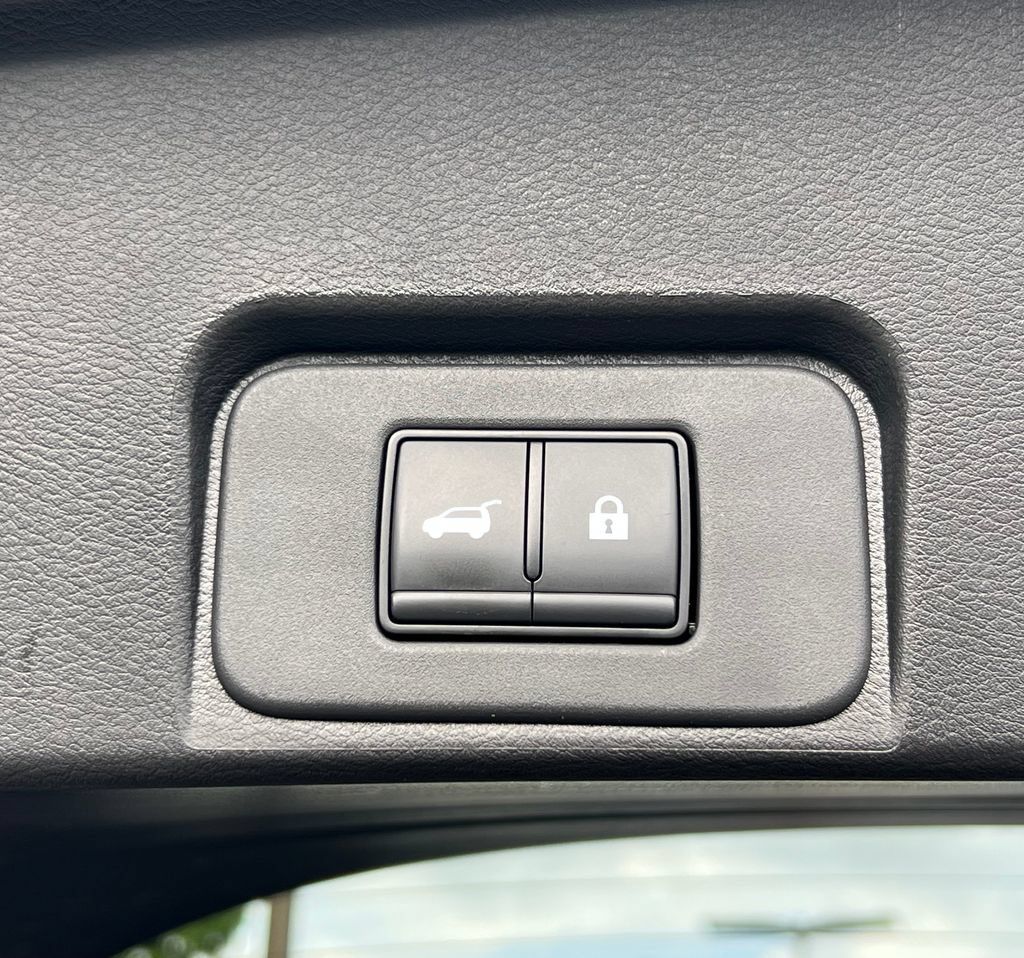 Used 2026 Nissan Rogue SL AWD/4WD image 18