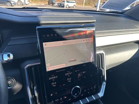 Used 2025 GMC Acadia Elevation image 30