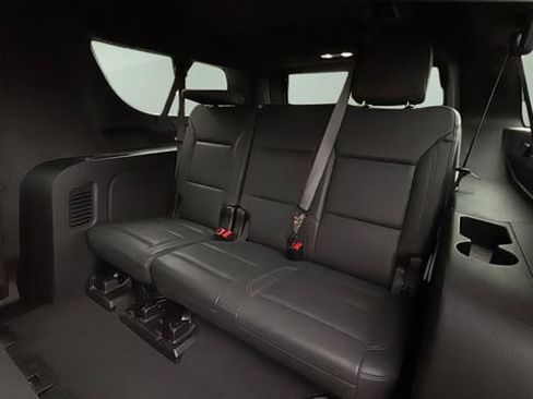 Used 2025 Chevrolet Suburban Z71 AWD/4WD image 29