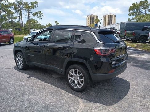 Used 2022 Jeep Compass Latitude AWD/4WD image 3