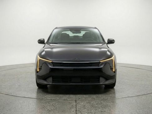 Used 2025 Kia K4 FWD image 2