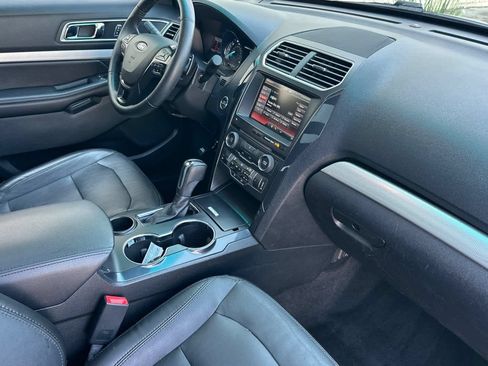 Used 2016 Ford Explorer XLT w/ Equipment Group 202A FWD image 17